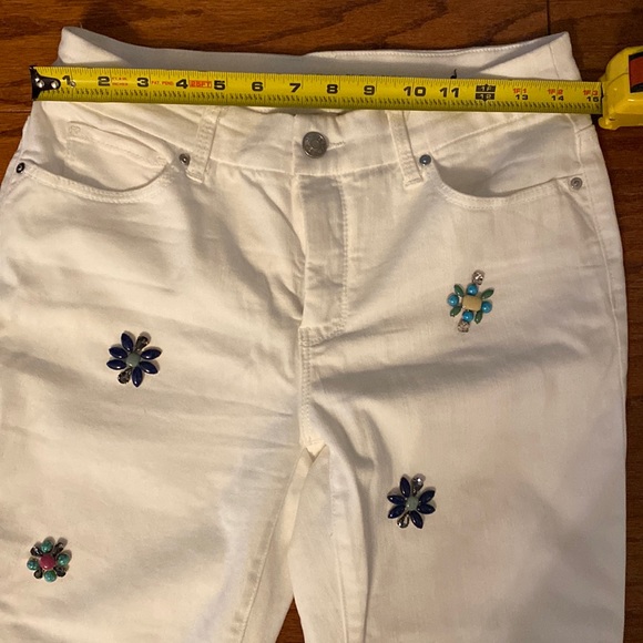 Chico’s So slimming girlfriend ankle white denim jeans w/ daisy stones reg 0/ M - Picture 8 of 13